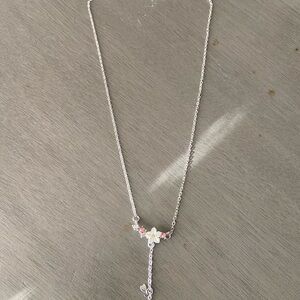 NWOT Elegant Silver Floral Necklace